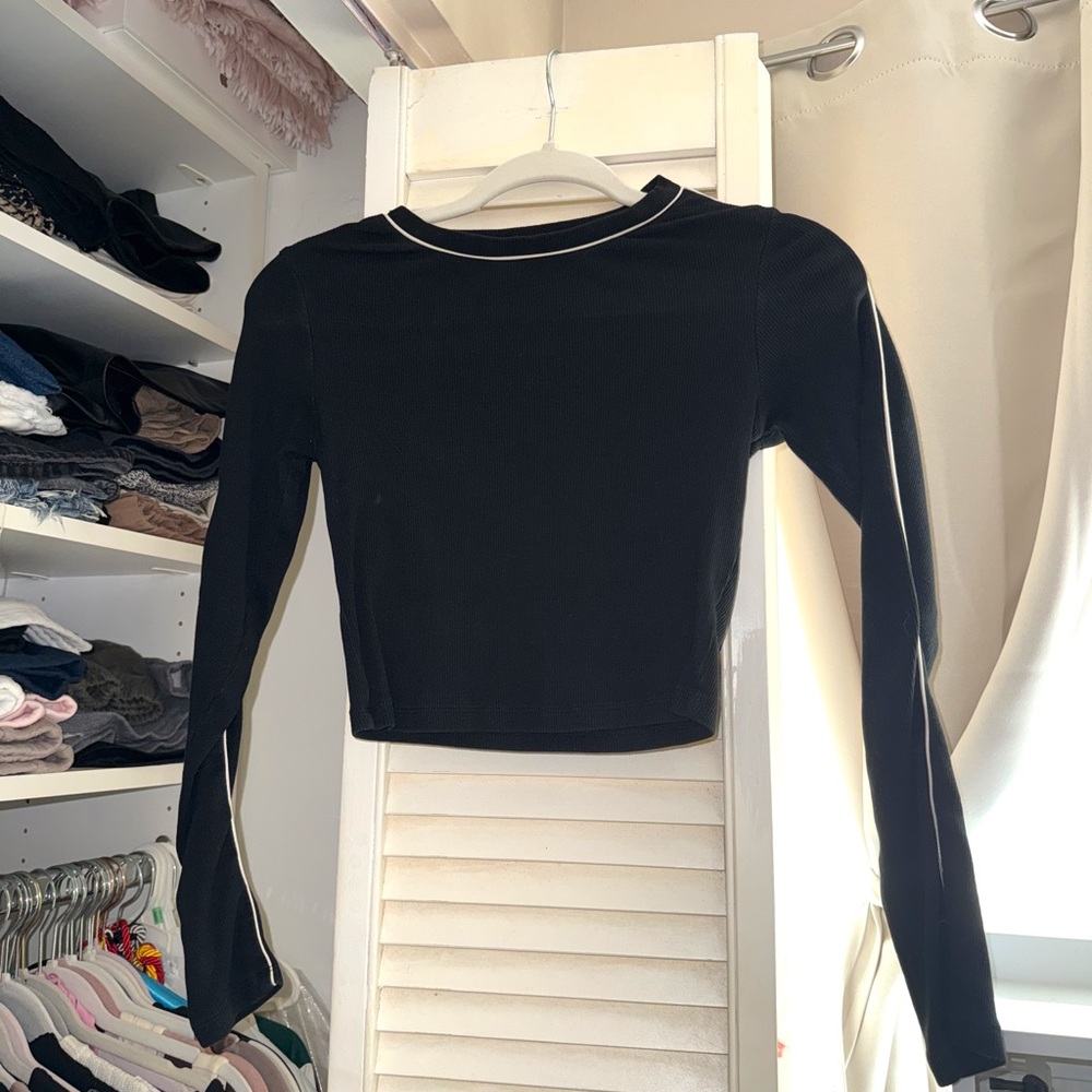 White Fox Boutique Black Long Sleeve Cropped Tee with White Piping